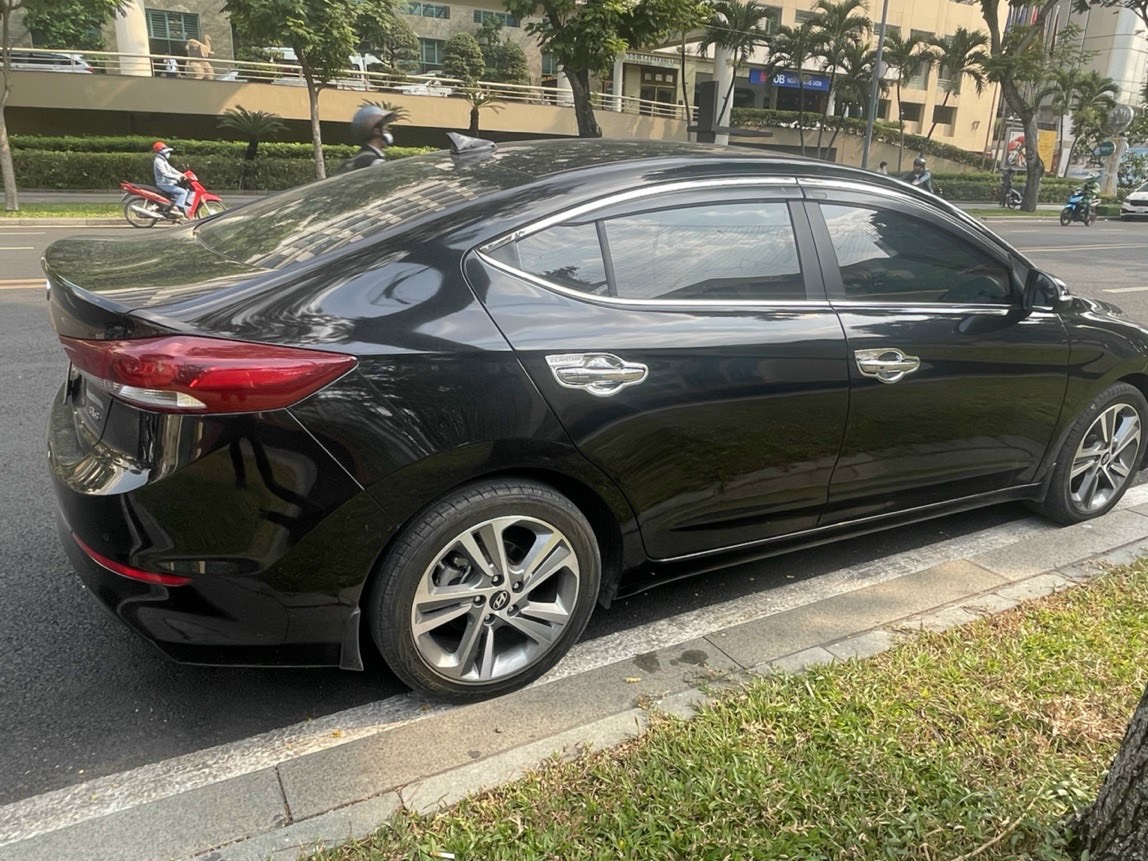 Đánh giá sơ bộ Hyundai Elantra Sport 2018
